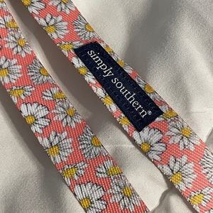 Simply Southern Lanyard 2 piece, pink with daisies and take away wrist lanyard